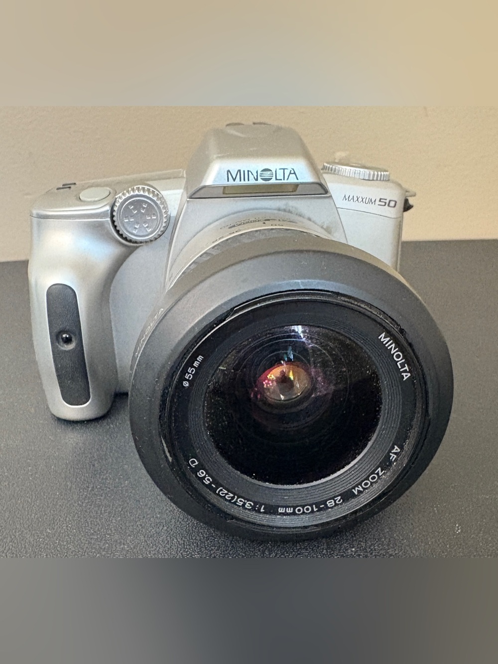 Minolta Maxxum 50 AF Zoom 28-100mm camera